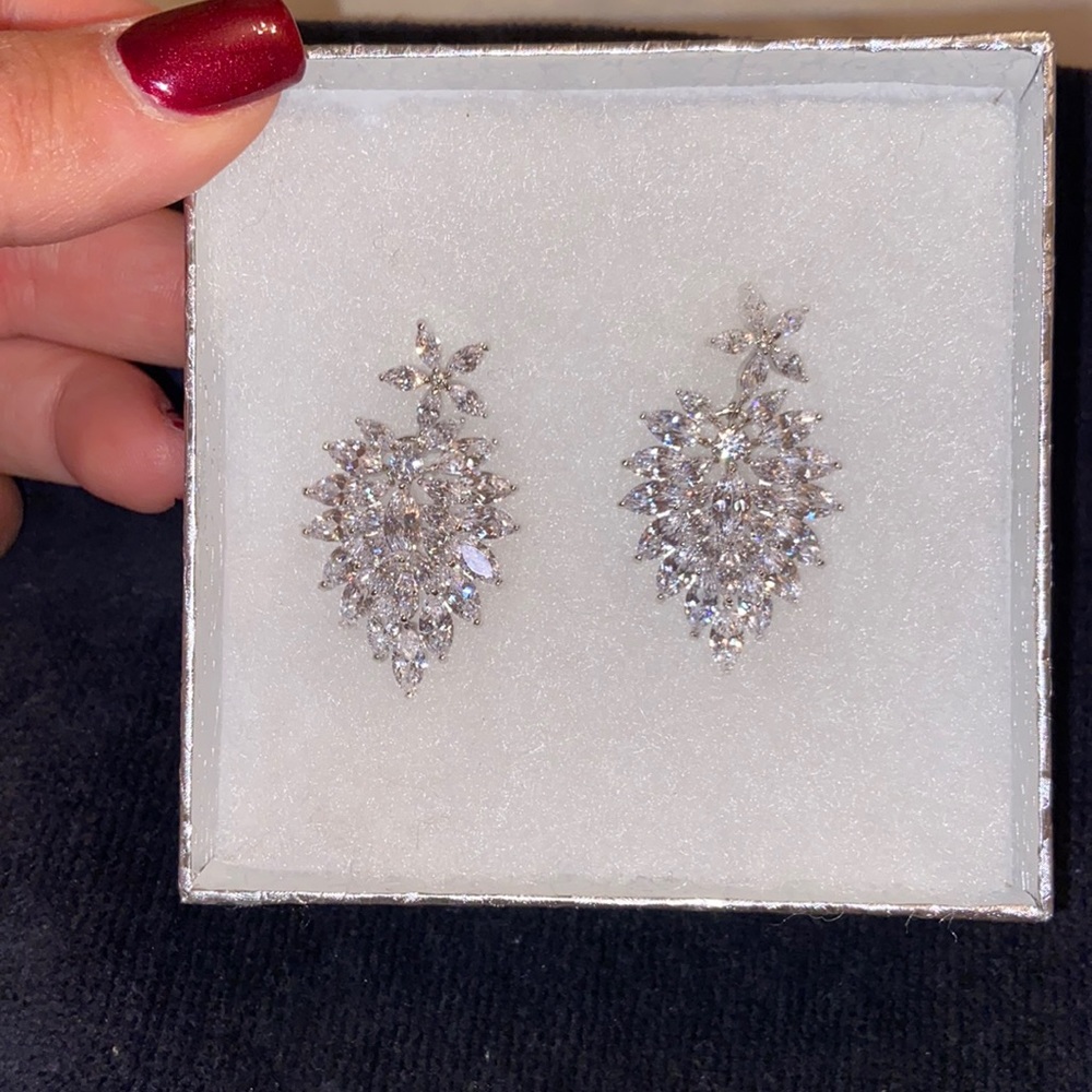 Crystal dressy pierced earrings